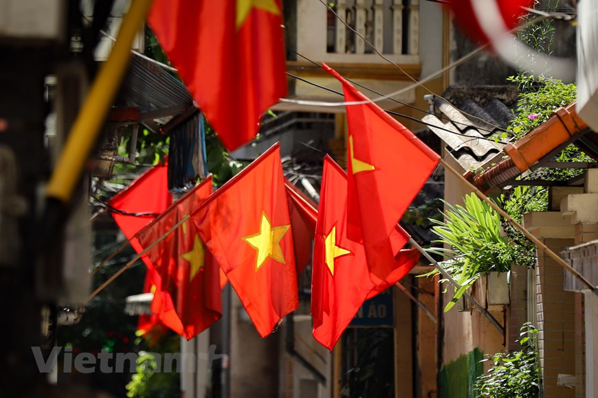 Le 2 septembre 1945, sur la place Ba Dinh, à Hanoï, le Président Hô Chi Minh proclama la Déclaration d’indépendance, donnant naissance à la République démocratique du Vietnam, le premier État démocratique populaire d’Asie du Sud-Est, ouvrant une nouvelle ère, la plus brillante, de l’histoire glorieuse de la nation : l’ère de Hô Chi Minh. Le pays tourna alors une nouvelle page de son histoire et entra dans l’ère de l’indépendance et de la liberté. Pour la première fois, un État du peuple, par le peuple et pour le peuple vit le jour, et les Vietnamiens devinrent maîtres de leur destin et de l’avenir de leur nation. La Déclaration d’indépendance a fortement exprimé la volonté et l’aspiration du peuple vietnamien. Après 77 ans, la Déclaration d'indépendance est toujours d'une grande actualité tant au niveau national qu'international. Photo : Vietnam+