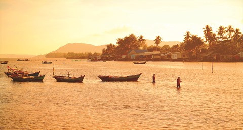 Le village de pêcheurs de Hàm Ninh se trouve à 20 km au nord-est du chef-lieu de Duong Dông.