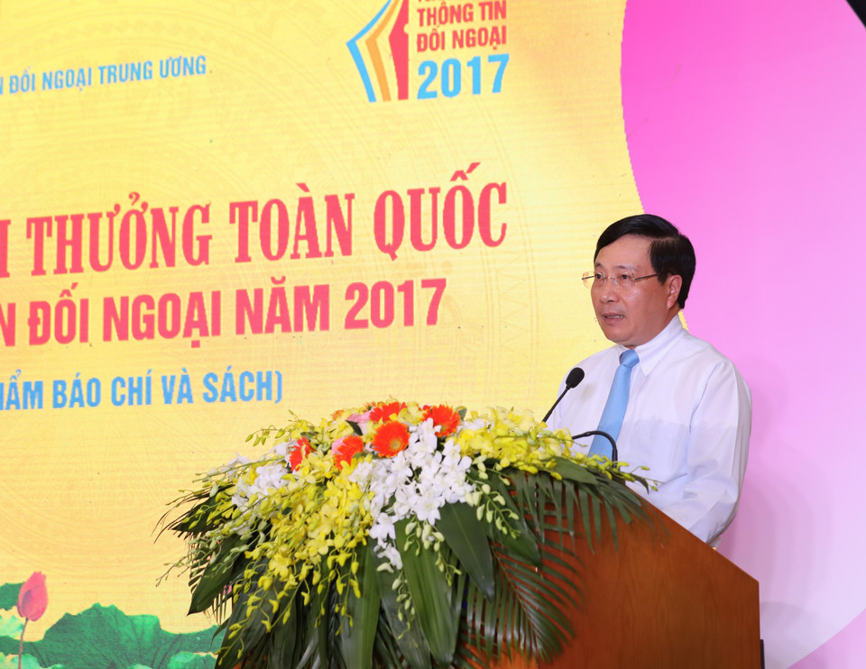 Le vice-Premier ministre et ministre des Affaires étrangères Pham Binh Minh à la cérémonie de remise des récompenses du Prix national de l’information pour l’étranger 2017