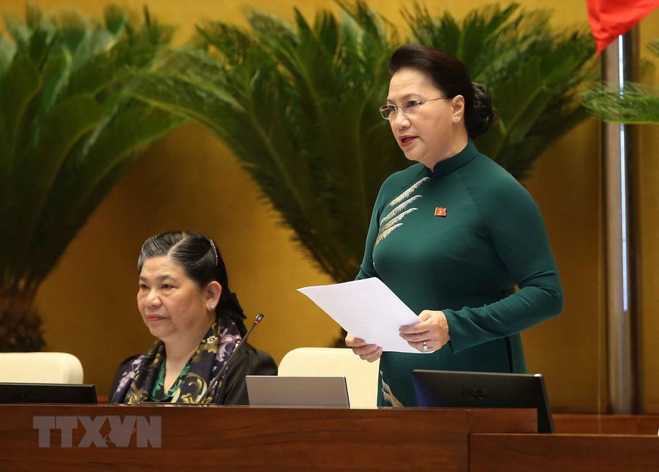  La présidente de l’Assemblée nationale Nguyen Thi Kim Ngan prend le discours d’ouverture de la séance d’interpellations. 