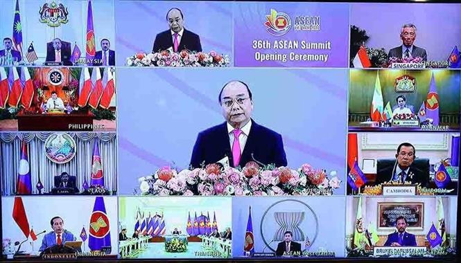 Le succès global et retentissant de l'Année de Présidence vietnamienne de l'ASEAN 2020 constitue un nouveau triomphe de victoire pour la politique étrangère multilatérale du Parti. Sur la photo: Le 36e sommet de l'ASEAN, tenu le 26 juin 2020 par visioconférence, est le premier sommet officiel organisé au cours de l'Année de présidence de l'ASEAN 2020 du Vietnam. Photo: VNA