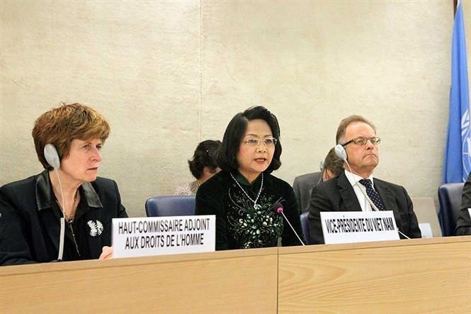 Le Vietnam promeut activement son rôle aux Nations Unies et aux forums et mécanismes connexes. Sur la photo: La vice-présidente du Vietnam, Dang Thi Ngoc Thinh, prend la parole à la 32e session du Conseil des droits de l'homme des Nations Unies, le 13 juin 2016, au siège des Nations Unies à Genève (Suisse). Photo: VNA