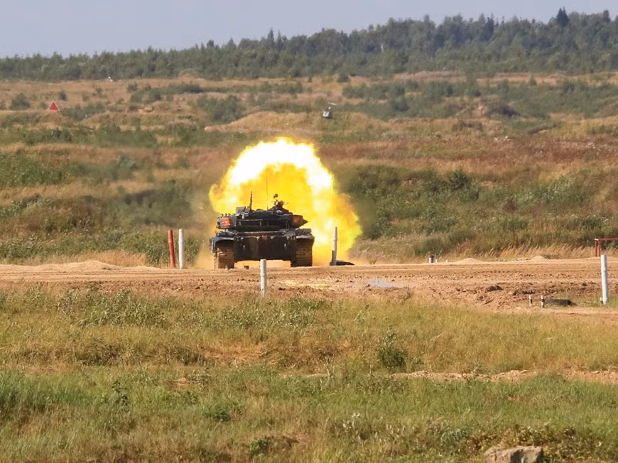 Le groupe No2 de l'équipe vietnamienne de char a terminé ses épreuves en 32 minutes 21 secondes, tirant quatre sur cinq cibles. Photo : VNPlus