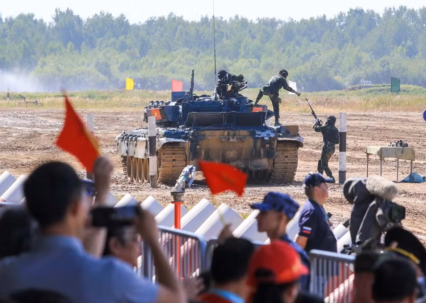 Le groupe No2 de l'équipe vietnamienne de char a tiré des cibles. Photo : VNPlus