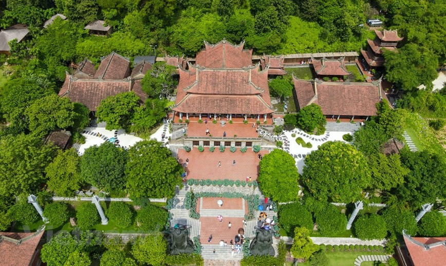 Les visiteurs peuvent facilement ressentir la paix et la tranquillité dans cette pagode. Photo : Vietnam+