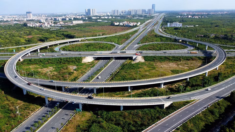 Les nouvelles routes favorisent le développement socio-économique de Hanoï. Photo: VNA 