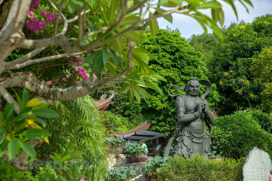 Une statue protectrice installée dans la pagode. Photo: Vietnam+