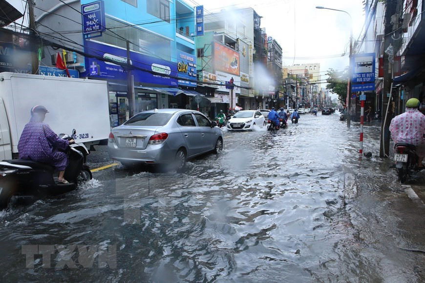 Des pluies torrentielles ont frappé la région Centre depuis le 6 octobre. Une section de la Nationale 1A (à travers la province de Quang Nam) est submergée.