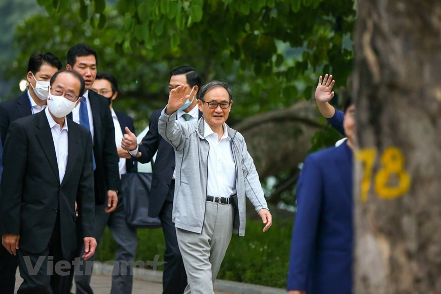 Le Japon est le principal partenaire économique du Vietnam, le plus grand fournisseur d’aide publique au développement (APD), le deuxième investisseur, le troisième partenaire touristique et le quatrième partenaire commercial. Au cours des neuf premiers mois de cette année, le commerce bilatéral a atteint 28,6 milliards de dollars. En septembre 2020, le Japon comptait 4.595 projets d’IDE valides d’une valeur de 59,87 milliards de dollars au Vietnam, se classant au deuxième rang parmi 136 pays et territoires investissant dans le pays. Dans le même temps, l’APD du Japon au Vietnam était évaluée à quelque 2,57 billions de yens en décembre 2019, soit 26,3% des prêts étrangers cumulés du Vietnam. Photo : Vietnamplus 