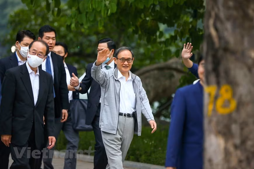Le Japon est le principal partenaire économique du Vietnam, le plus grand fournisseur d’aide publique au développement (APD), le deuxième investisseur, le troisième partenaire touristique et le quatrième partenaire commercial. Au cours des neuf premiers mois de cette année, le commerce bilatéral a atteint 28,6 milliards de dollars. En septembre 2020, le Japon comptait 4.595 projets d’IDE valides d’une valeur de 59,87 milliards de dollars au Vietnam, se classant au deuxième rang parmi 136 pays et territoires investissant dans le pays. Dans le même temps, l’APD du Japon au Vietnam était évaluée à quelque 2,57 billions de yens en décembre 2019, soit 26,3% des prêts étrangers cumulés du Vietnam. Photo : Vietnamplus 