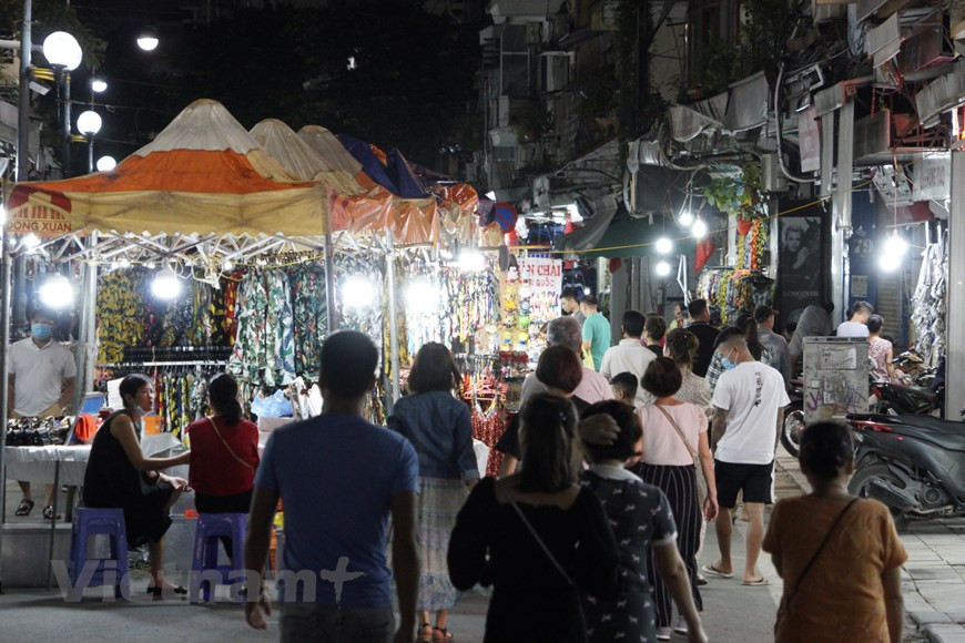En trois ans, plus de 400 événements culturels ont été organisés attirant la participation de 20 provinces et villes, 26 ambassades et trois organisations internationales. Certains ont laissé de belles impressions pour les visiteurs. On peut citer notamment : l’Espace culturel de l’ethnie H’mông - Hà Giang, Quang Binh au cœur de Hanoï, le Festival du patrimoine et de la promotion du tourisme de Quang Nam ou encore les échanges culturels avec d’autres pays comme Journées culturelles du Japon et la Fête des fleurs de cerisiers, la Journée amicale Vietnam - République de Corée, ou encore le concert du célèbre Orchestre symphonique de Londres (London Symphony Orchestra). Photo: Vietnam+