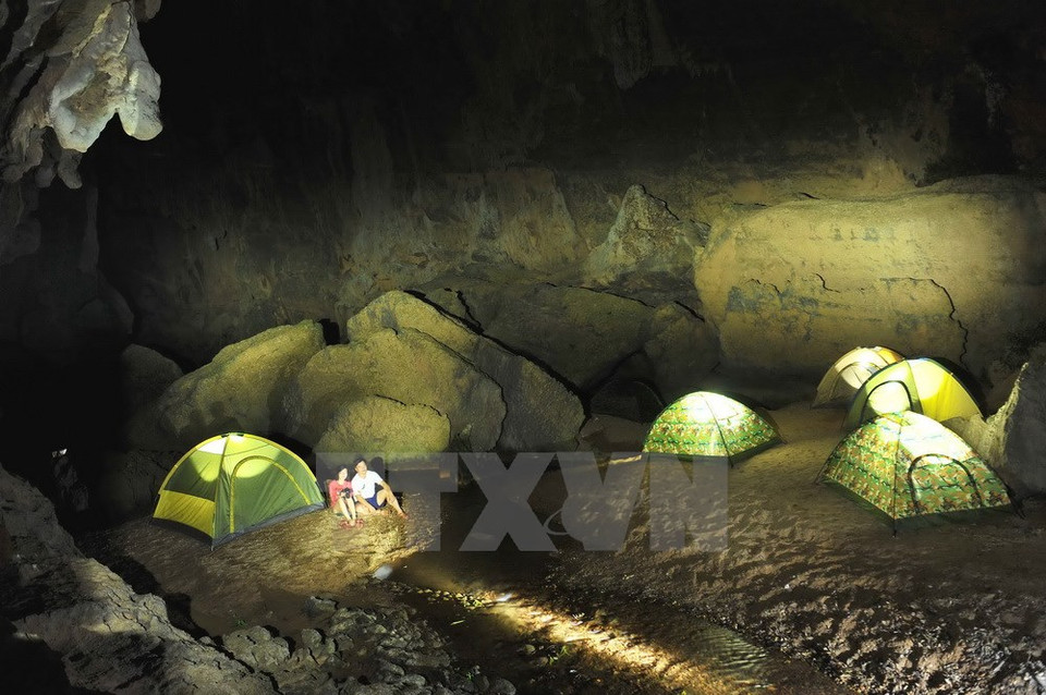 Bivouac au fond de la grotte Toi. Photo : Minh Duc/VNA