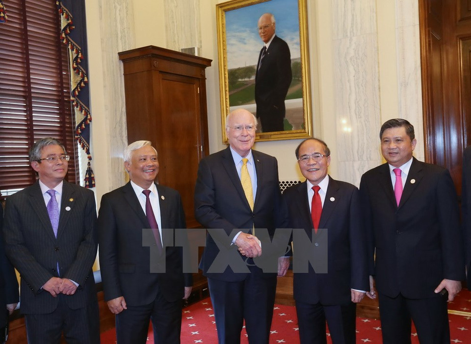 Le président de l'Assemblée nationale vietnamienne, Nguyen Sinh Hung, et le président pro tempore du Sénat américain Patrick Leahy.