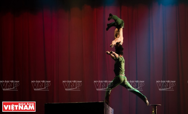 Une scène du spectacle «Frères - Convergence de la Quintessence», à Hô Chi Minh-Ville.