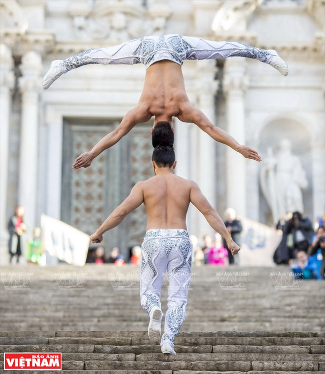 Leur performance «Pouvoir des mains» réalisée en Espagne. Le Guinness Book of World Records a officiellement reconnu leur performance à Gérone en tant que nouveau record du monde le 6 janvier 2017 Photo: Archives.