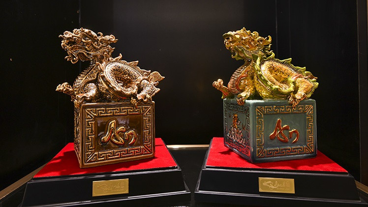 Les sceaux nommés "Ky Linh Giap Thin 2024" font partie d'une collection de produits appelée "Empreinte du dragon sacré".