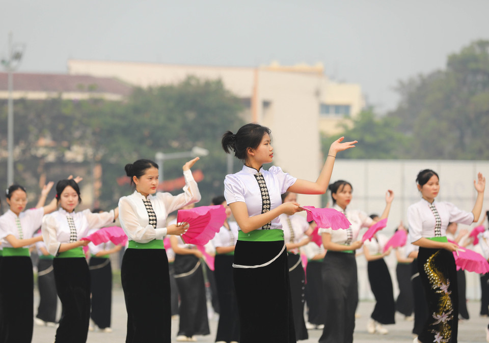 Jeunes participant à une danse xoè.