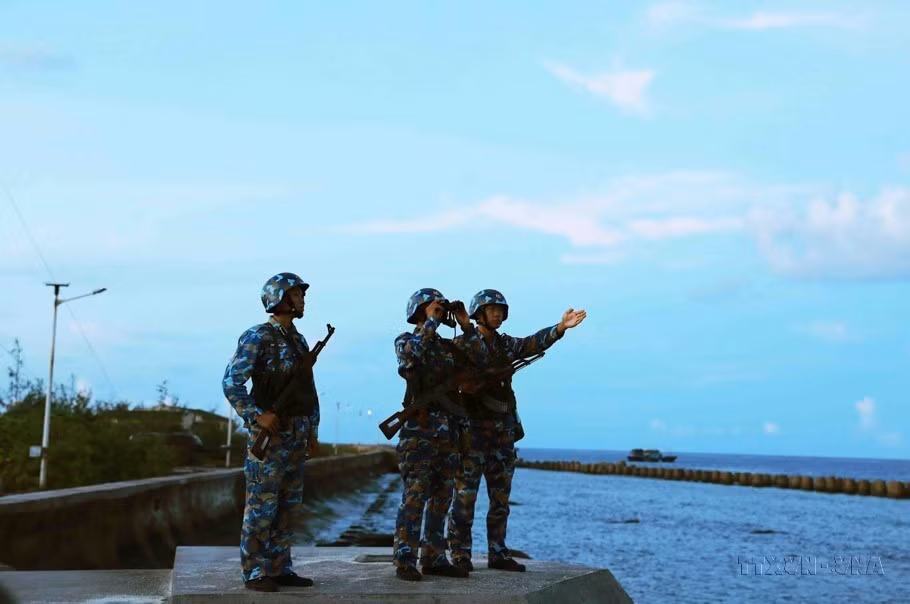 Soldats en garnison à Truong Sa. Photo : VNA 