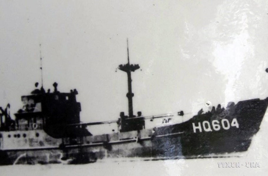 Le navire HQ-604 quitte le continent pour Truong Sa, trois jours avant le combat pour la protection de la souveraineté maritime et insulaire du pays. Il est coulé dans la bataille de Gac Ma, le 14 mars 1988. Photo : Archives / VNA 