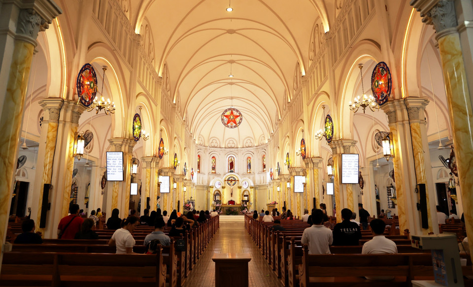 À l'intérieur de l'église Cho Quan.