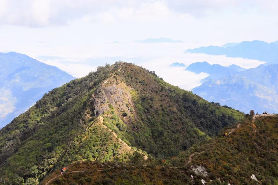 Paysage majestueux de la chaîne de montagnes Ta Xua dans la province de Yen Bai. 
