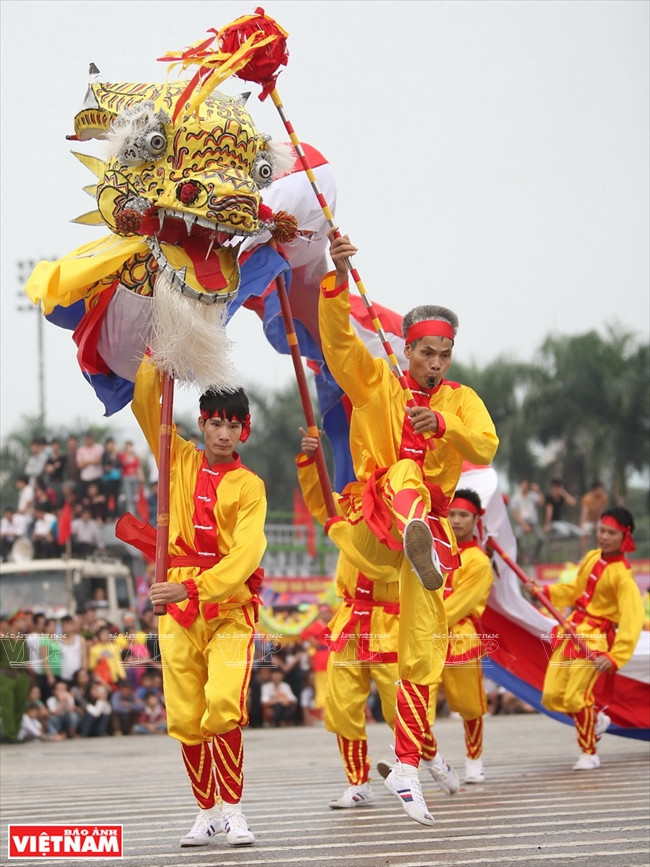 Danse du dragon, les premiers jours de la Nouvelle année. 