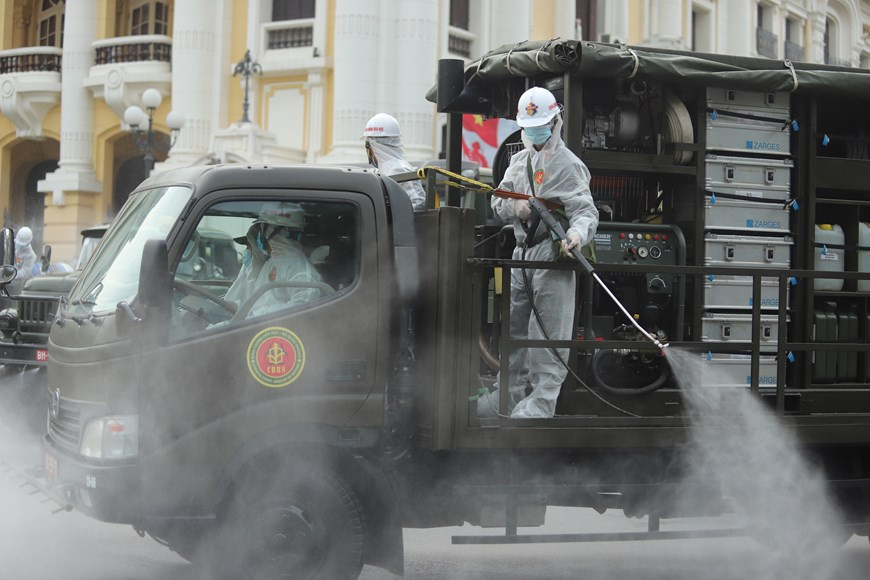 Désinfection dans l'arrondissement de Hoan Kiem. Photo: Vietnam+