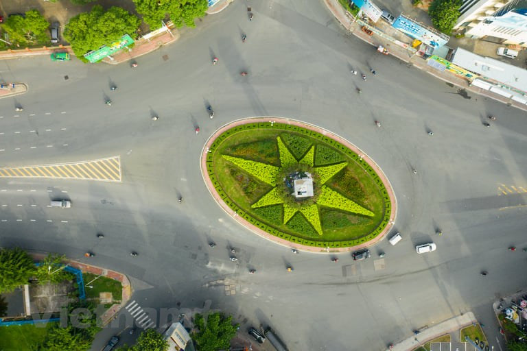 Tout déplacement de personne hors de son lieu de résidence est interdit à l’exception des sorties pour une urgence médicale ou les achats de première nécessité. Photo: VietnamPlus