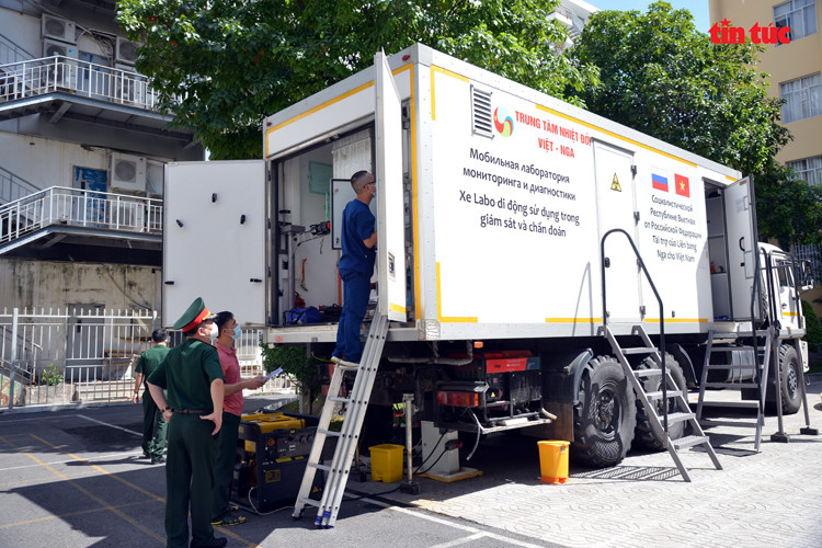 Chaque laboratoire mobile peut traiter environ 400 échantillons par jour. Photo: VNA