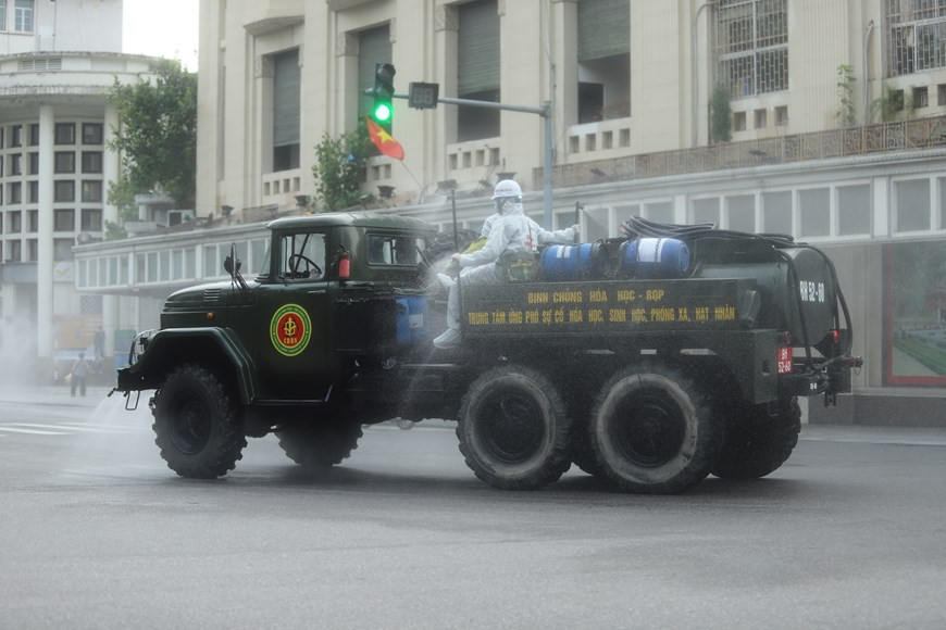 Désinfection dans l'arrondissement de Hoan Kiem. Photo: Vietnam+