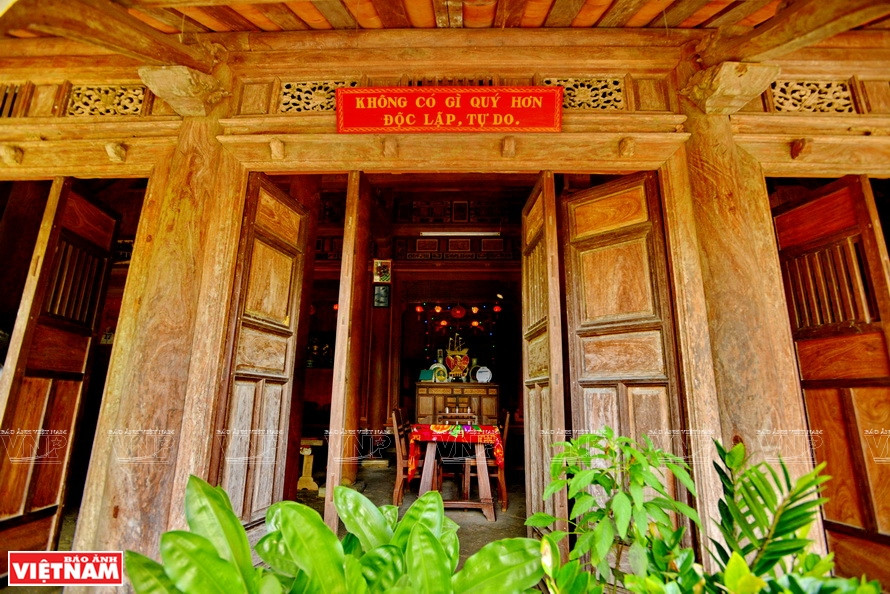 Une maison en bois de jacquier.