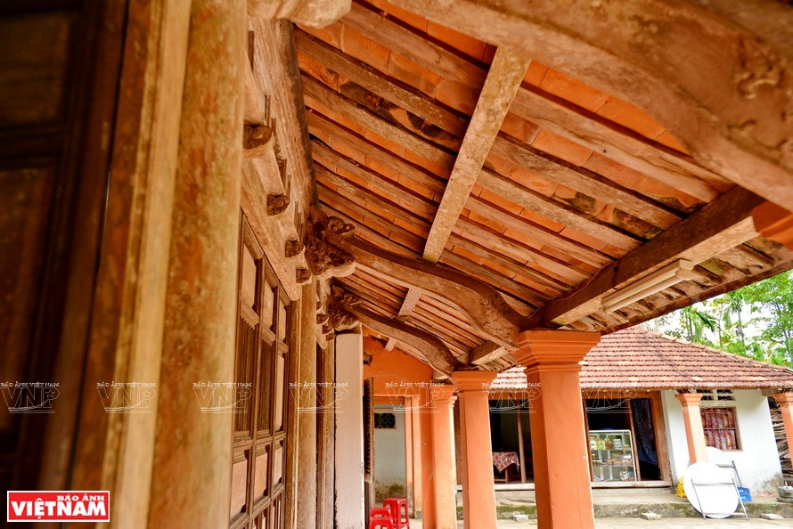 Le village compte une dizaine de maisons centenaires en bois.