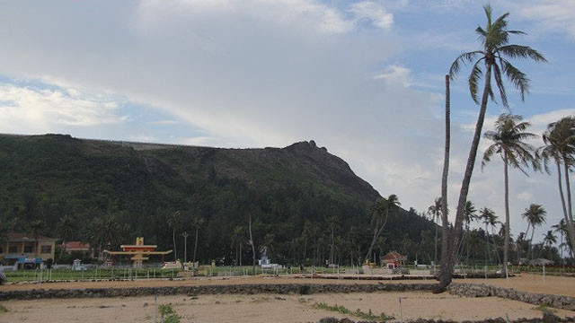 Le mont Thoi Loi vu de loin.