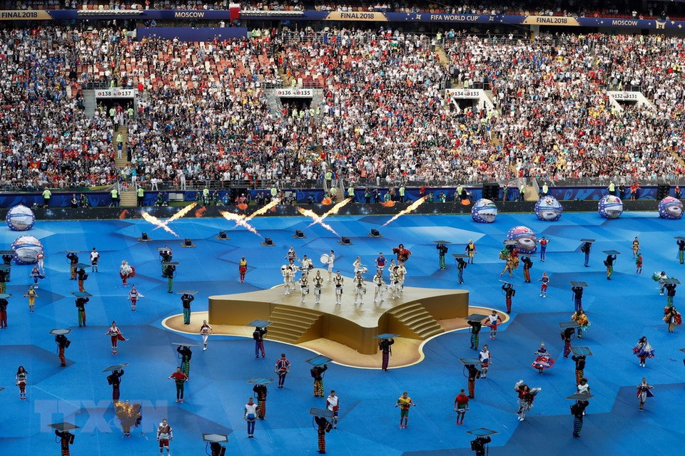 Une performance très colorée lors la cérémonie de clôture de la Coupe du monde 2018. 