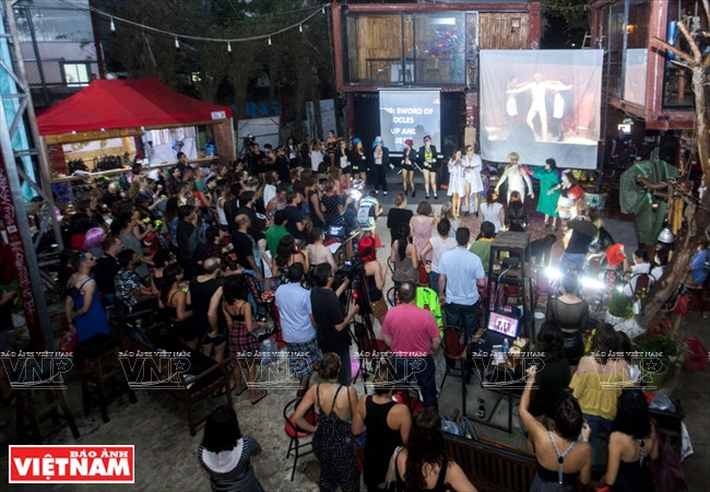 Les spectateurs de Saigon Players sont tous ceux qui aiment des pièces de théâtre.