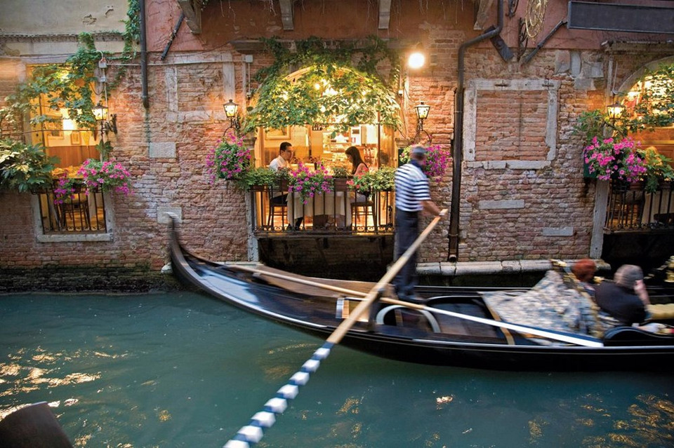 Venise, en Italie, est considérée comme une destination romantique et idéale pour les couples.