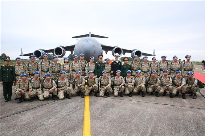 Des membres de l’Hôpital de campagne de 2e niveau No2 devant leur départ le 19 novembre
