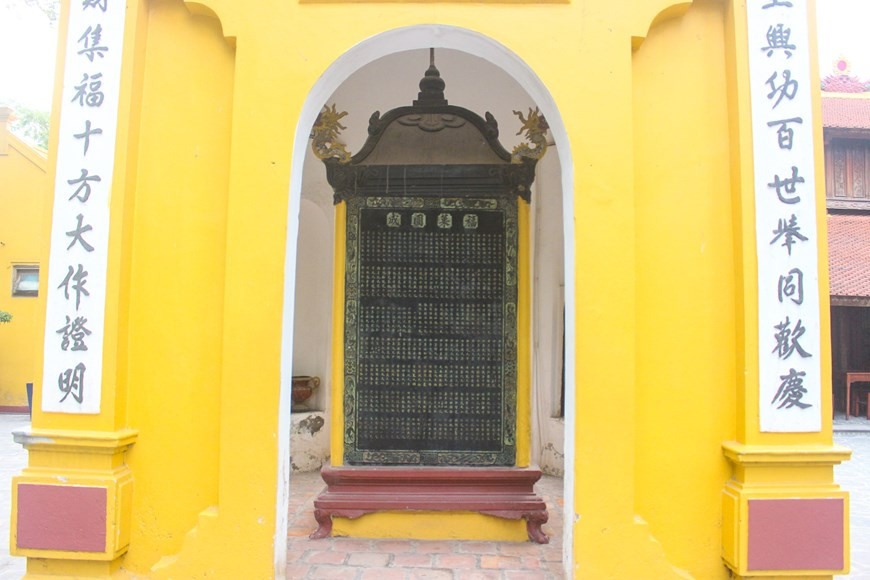 La pagode abrite de nombreuses stèles anciennes, dont l'une a été réalisée en 1815 par le docteur Pham Quy Thich, enregistrant la restauration de la pagode. Photo: Vietnam+