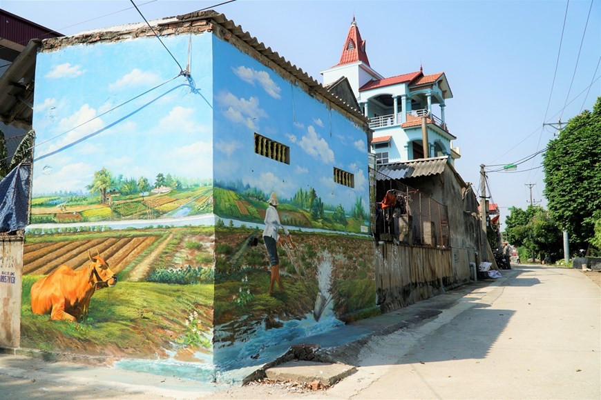 Des artistes ont transformé de vieux murs de mousse en peintures murales animées