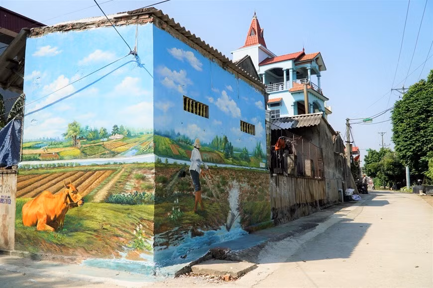 Des artistes ont transformé de vieux murs de mousse en peintures murales animées