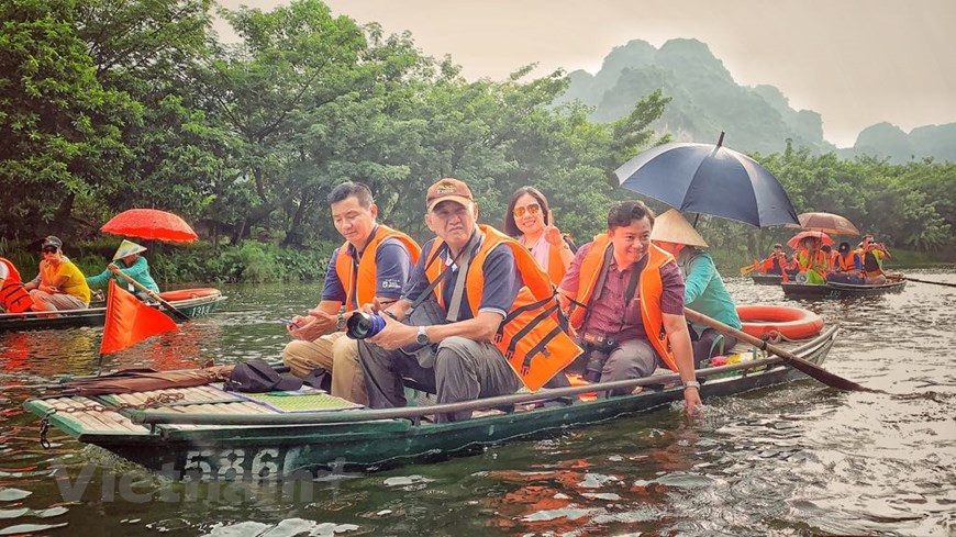 Situé à 96 km au sud de Hanoï, le site écologique de Trang An, qui s’étend sur 6.626 hectares, est composé de pitons karstiques, de vallées et de cours d’eau. Pour l’admirer, un seul moyen de circulation : la barque.