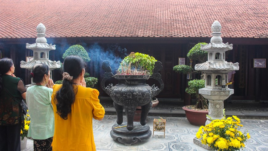  Elle est aujourd’hui considérée comme l’un des lieux sacrés du Bouddhisme, non seulement par son relief, mais aussi par son histoire. Photo: Vietnam+