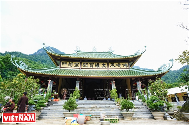 Toit couvert de tuiles yin-yang émaillées de marque « Céramique Thanh Hải » de la pagode Tan Viên (Hanoi). Photo d’archives.