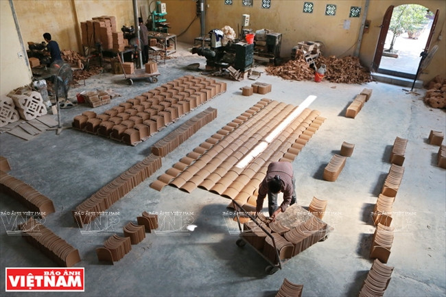 Un coin de l’atelier de «Céramique Thanh Hải» au hameau de Giang Cao, village de Bat Tràng (Hanoi)