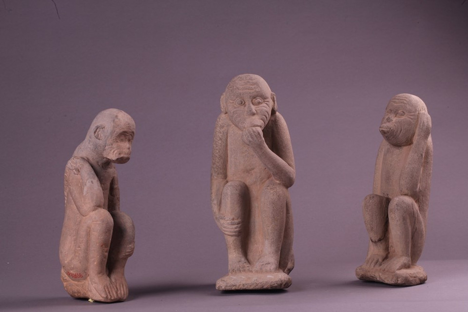 Statues de singes en pierre. 