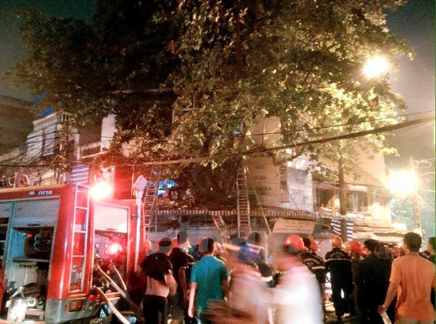 Les services compétents enquêtent sur la cause de l'incendie. 