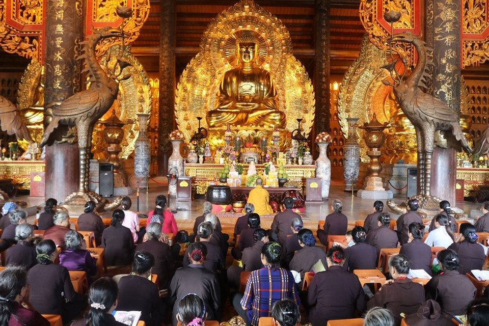 La fête de la pagode Bai Dinh dans la province de Ninh Binh (Nord) attire un grand nombre de pèlerins et fidèles bouddhistes. 