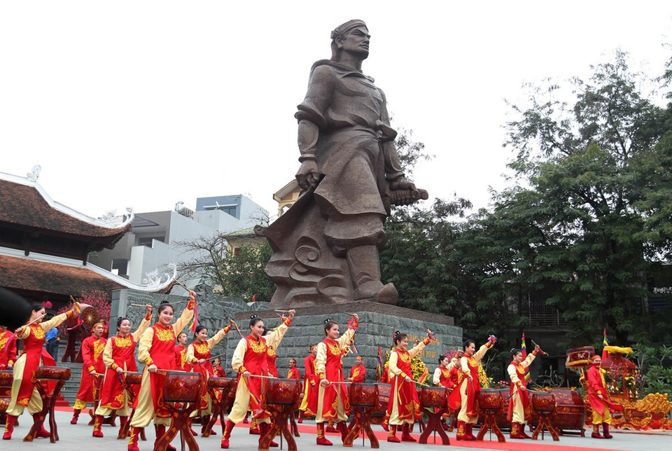 La fête commémorative du 225e anniversaire de la victoire Ngoc Hôi-Dông Da contre les envahisseurs de la dynastie Qing.