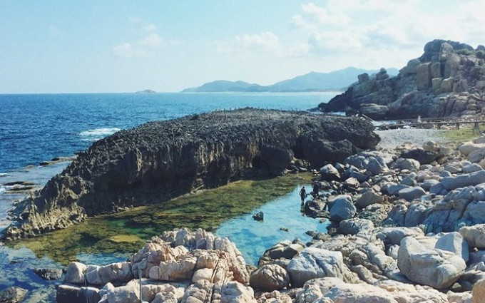 Les touristes peuvent aller sur l'île toute l'année, cependant, le meilleur moment est pendant les mois d'été. A ce moment-là; la mer est calme, et vous profiterez du paysage marin le plus "charmant" . Photo: NDEL
