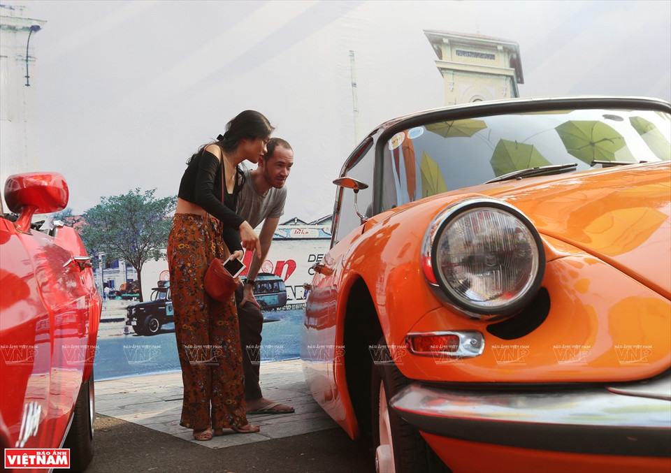 Le propriétaire de chaque voiture vendue à cette occasion, a octroyé 5% de la valeur totale de son véhicule, au fond "Sourires dans la nuit au clair de lune" dont sa soirée de gala aura lieu en août au parc Dam Sen./.